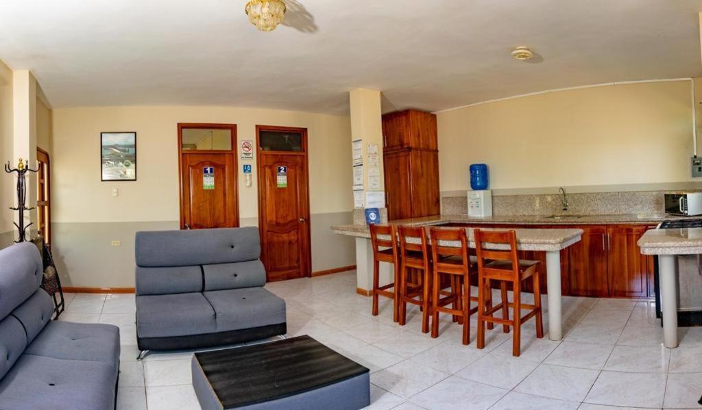 Cucuve Eco Hostal Puerto Baquerizo Moreno Luaran gambar